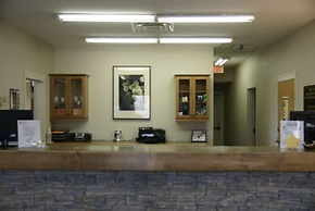 R & R Inn & Suites