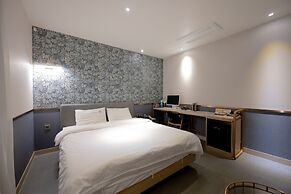 Hound Hotel Seomyeon - Bumcheon