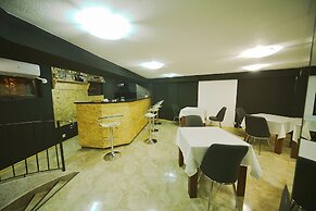 Hotel Traveler