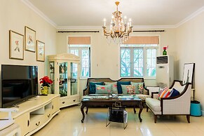 Cambridge Villa with 5 BRs