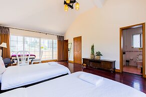 Cambridge Villa with 5 BRs