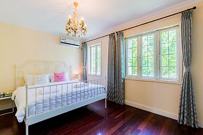 Cambridge Villa with 5 BRs