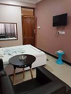B10 Airport Lodge