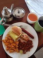 B10 Airport Lodge