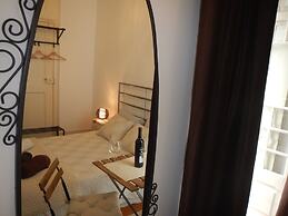 Estrela Charming Rooms by Host-Point