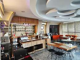 Crystall Hotel