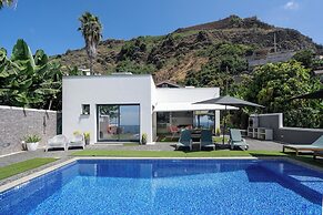 Grayci s House by Our Madeira