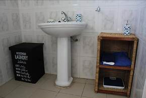 Blue Lagoon Lodge Blantyre