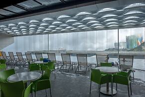 Sky D'Mont Suites