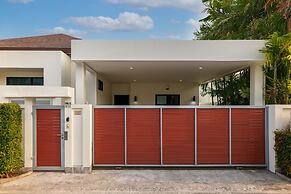 Thai-Themed 3BR Boutique Villa by Intira