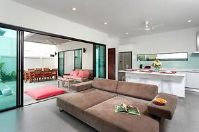 Large 3BR Villa with Big Pool by Intira