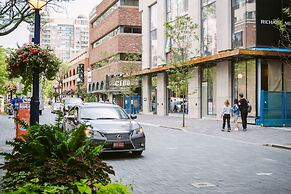 QuickStay Yorkville Condo - Yonge & Bloor