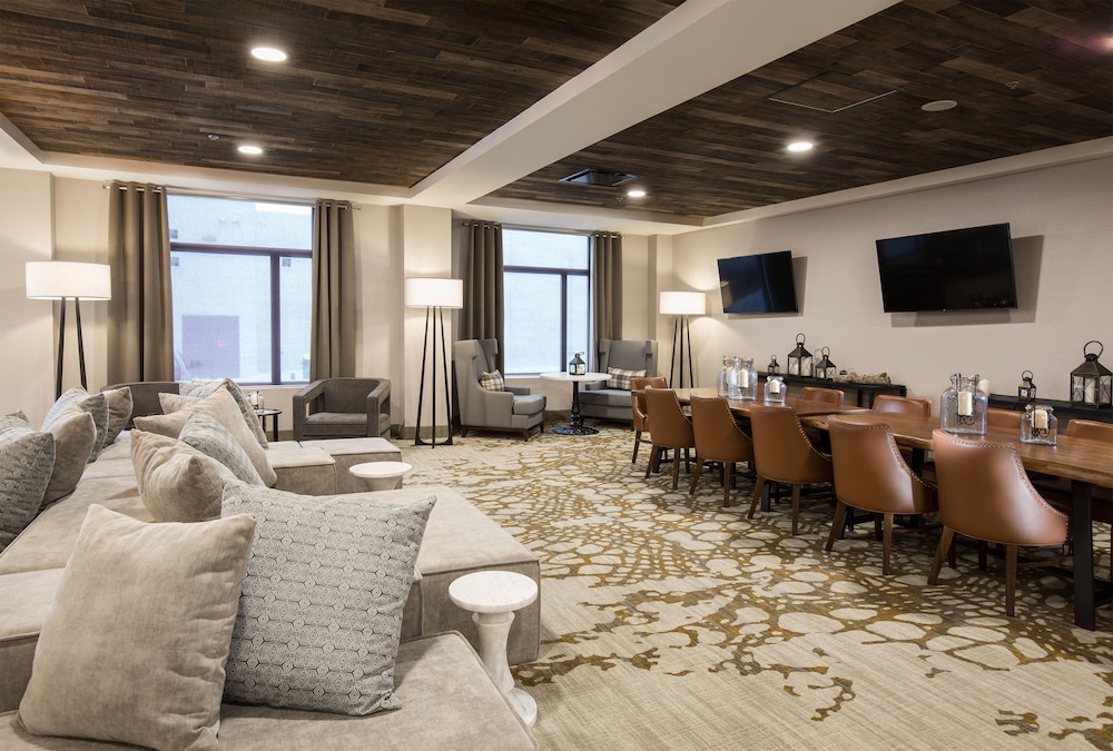 Pomeroy Inn & Suites Prince George