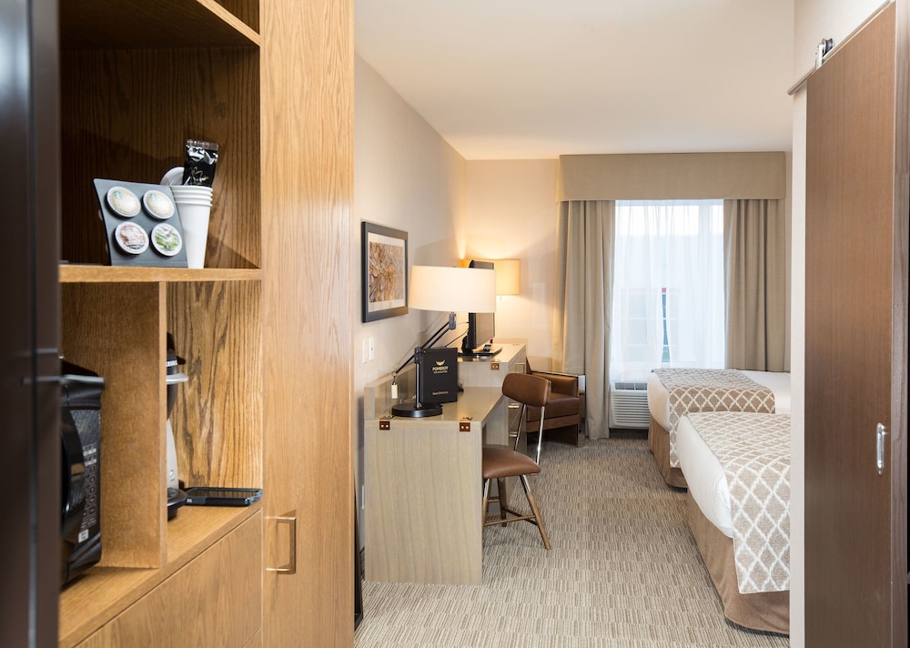 Pomeroy Inn & Suites Prince George