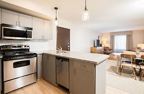 Pomeroy Inn & Suites Prince George
