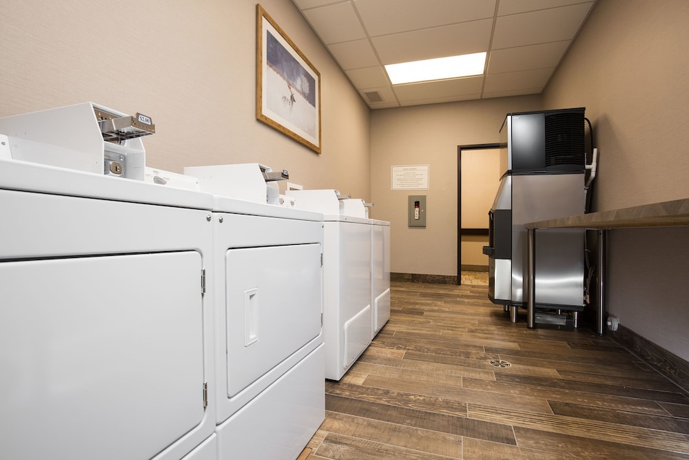Pomeroy Inn & Suites Prince George