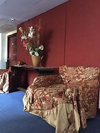 Grand Thara Hotel