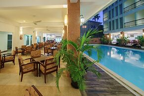 Smiling Deluxe Hotel