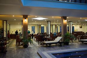 Smiling Deluxe Hotel