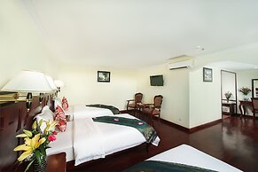 Smiling Deluxe Hotel