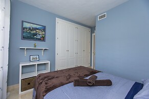 Perfect Location Between Golf and Beach