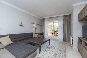 Perfect Location Between Golf and Beach