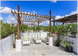 Infinito 21 PH & Jacuzzi by Tripintravel