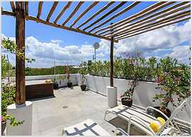Infinito 21 PH & Jacuzzi by Tripintravel