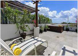 Infinito 21 PH & Jacuzzi by Tripintravel
