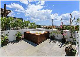 Infinito 21 PH & Jacuzzi by Tripintravel