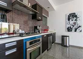 Infinito 21 PH & Jacuzzi by Tripintravel