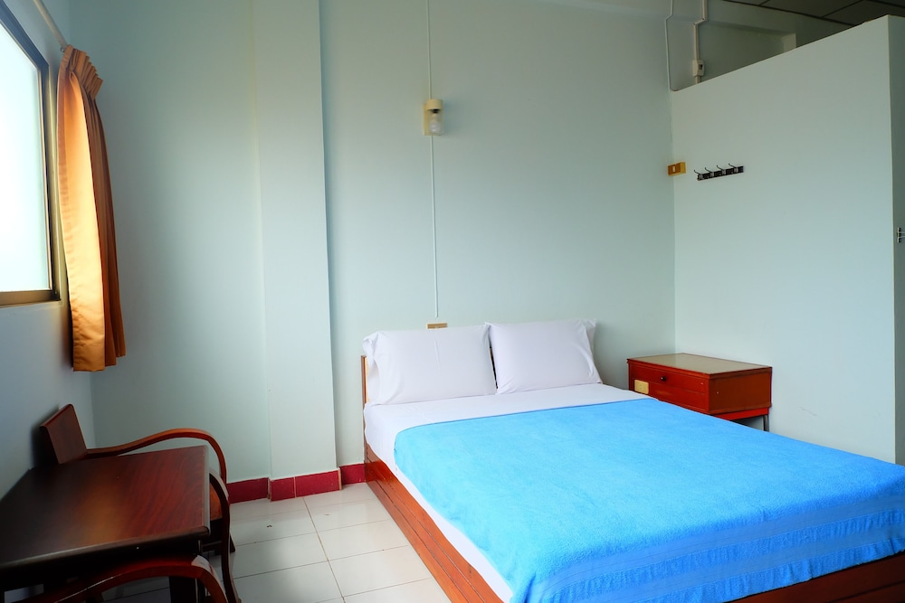 Thairungruang Backpackers Suratthani