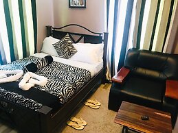 Savannah House - Hostel