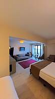 8 Rooms Hotel