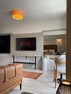 8 Rooms Hotel