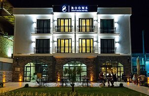 8 Rooms Hotel