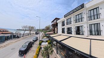 8 Rooms Hotel