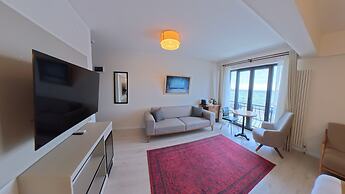 8 Rooms Hotel