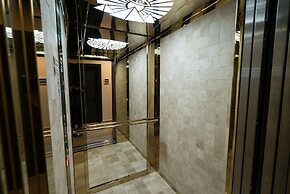 8 Rooms Hotel