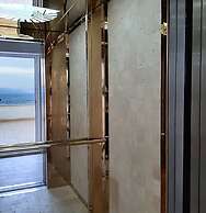 8 Rooms Hotel