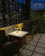 8 Rooms Hotel