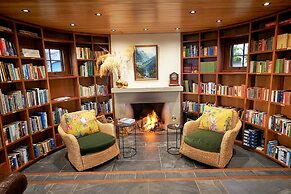 Cabot Lodge