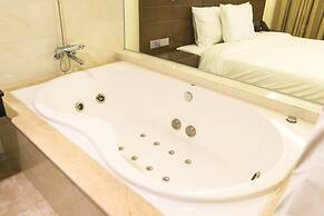 Sai Gon Phu Tho Hotel