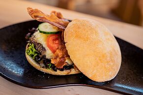 Hotel & Restaurant Becher
