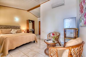 Yucca Beachfront Hotel