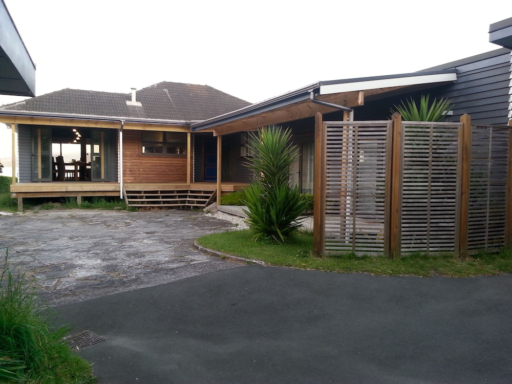 Koutu Beach Bed and Breakfast