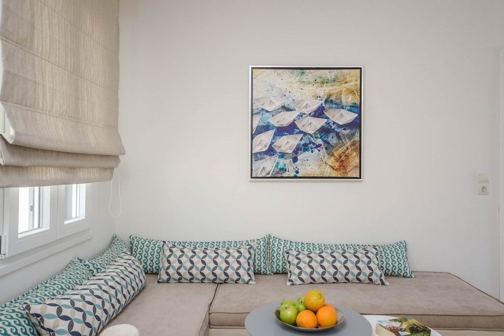 Plaka Collection