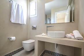 Plaka Collection
