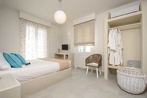 Plaka Collection