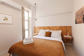 The Marble Suites, PLAKA